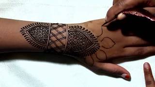 Best Arabic Mehendi 2014:How To Apply Henna Mehndi Tattoo On Hand/Designs screenshot 1