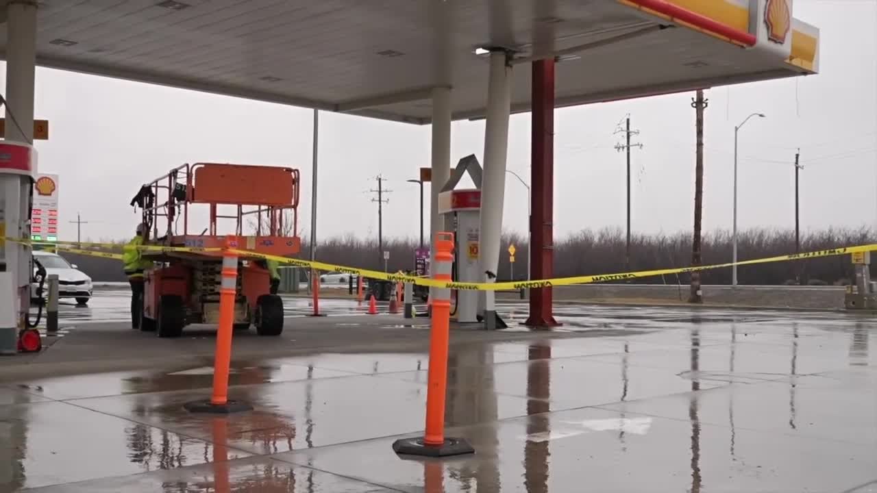 Weedpatch gas station under repair after fatal roundabout accident