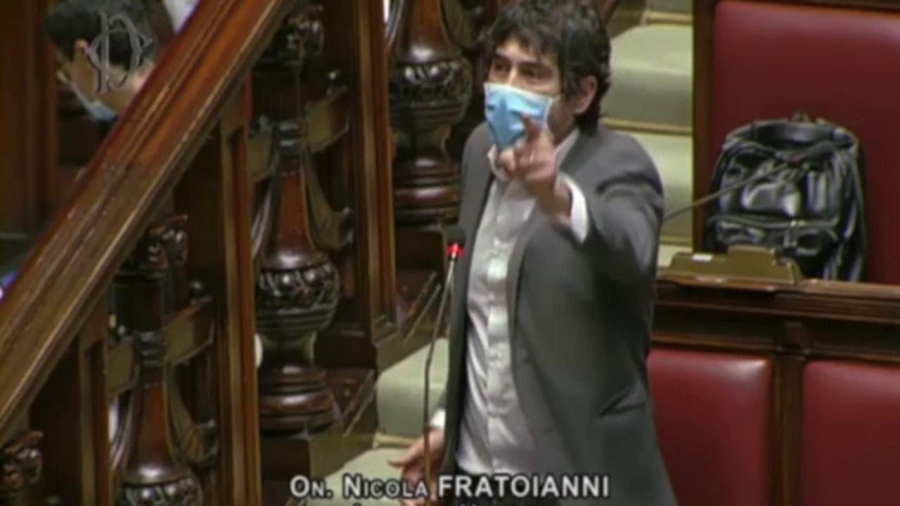 Deputati della Lega e Fratelli d'Italia si tolgono la mascherina, bagarre alla Camera