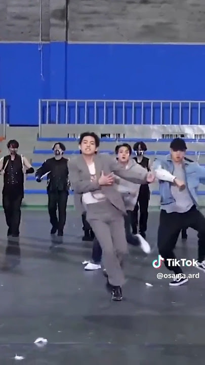 BTS V dance with Saki Saki song🔥🥰 #hindisong #btsdance #taehyung #dancevideo #sakisaki #viralshort