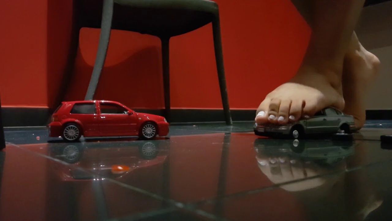 Giantess Car Crush