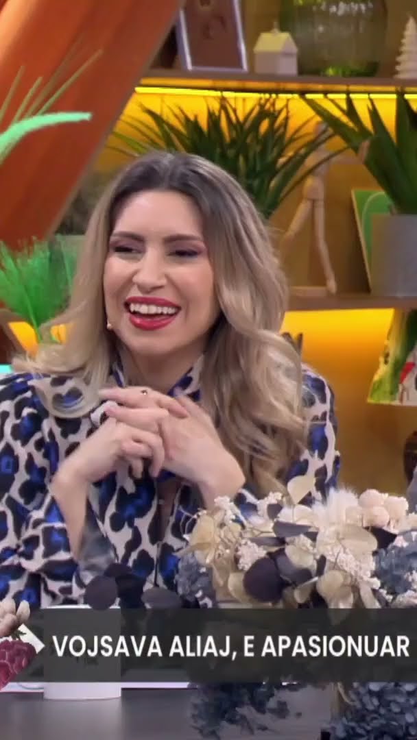 “Edhe mamaja më thotë nuk na këndon pa lekë”: Këngëtarja Vojsava tregon si ja merr këngës në dasma