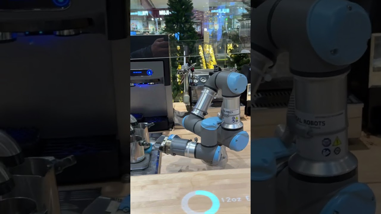 Ordering an expresso at Artly, the barista bot in NYC 