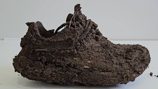 I cleaned these sneakers that had a lot of mud on them! ASMR