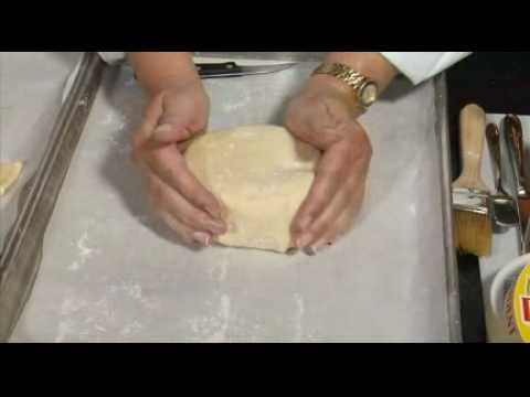 Culinary Carrie: Warm Brie en Croute
