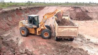 Excavacion con Pala cargadora case 821C