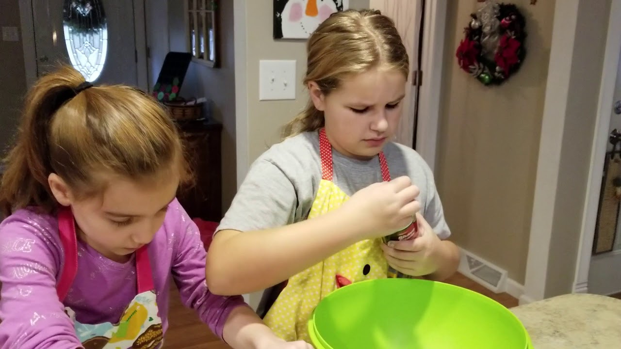 Part 1 of Besties make slime - YouTube