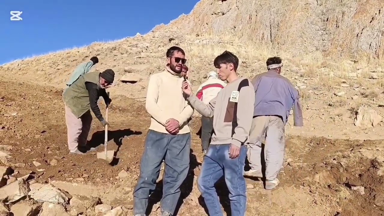 مصاحبه از استاد حسین مرتضوی در جریان کار روی کوتل کسی دایم به کار می آید و راه شان ام خیلی دور است