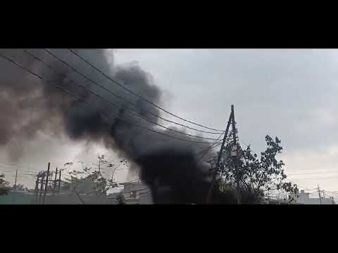 CG VIDEO : सामुदायिक स्वास्थ केंद्र के बाहर रखी 4 एंबुलेंस में लगी आग, मचा हड़कंप