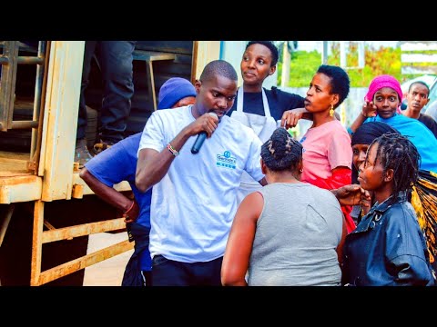 UMEWAI JIONEA MAAJABU YA DUNIA LOOK AT THIS UGANDAN BANANA