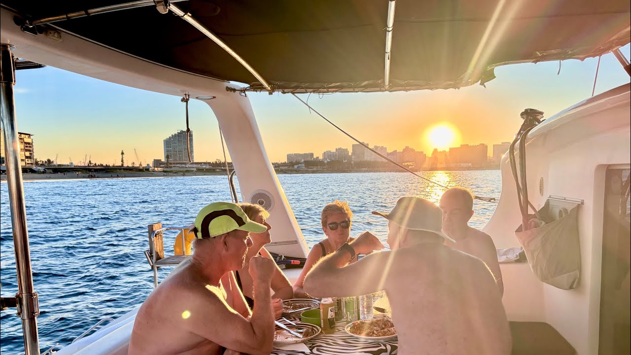 ⁣Fun, sun, anchoring off Durban in “winter”