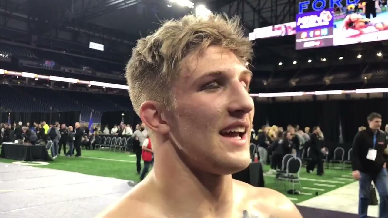 Watch highlights from Josh Barr’s 52 victory over Manny Rojas at the