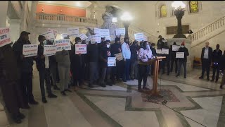 Uber, Lyft drivers call for protections; Minneapolis City Council takes first steps