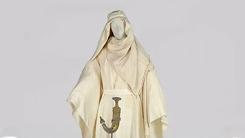 Lawrence of Arabia's robes and dagger