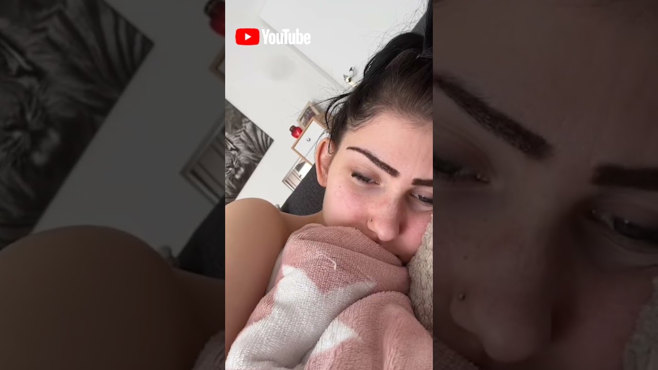 CONTINUATION OF BEAUTIFUL AND SEXY GIRL LIVES STREAMING WHILE RELAXING ON HER BED🛋️😌