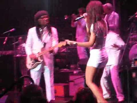 Melissa Jimenez sings Le Freak with Nile Rodgers &...