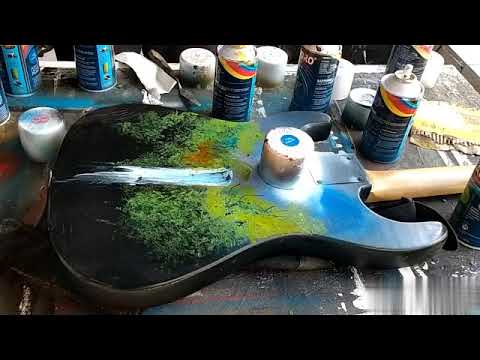 Melukis di guitar dengan cat  sprot spray yang hasilnya 