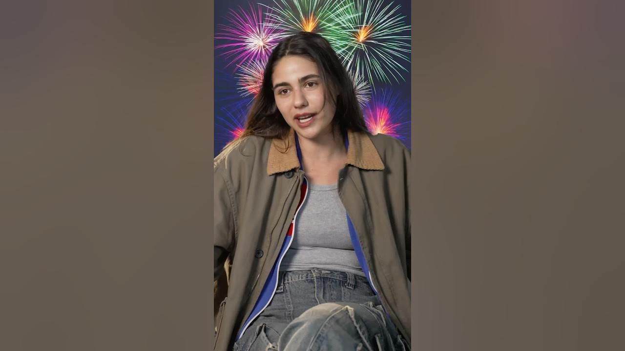⁨ ⁨ ⁨ מי הקיא בדרך לחתונה? 😱בדקנו עם כוכבי ״חזי ובניו״ איזה סיפורי חתונה הזויים יש להם 😂