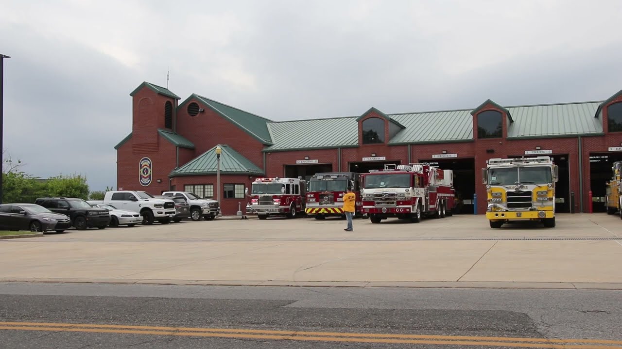 Easton Volunteer Fire Department Engine 68 Responding YouTube