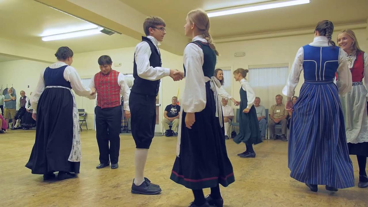 Poulsbo Leikarringen at Norsk Folkedans Stemne 2016