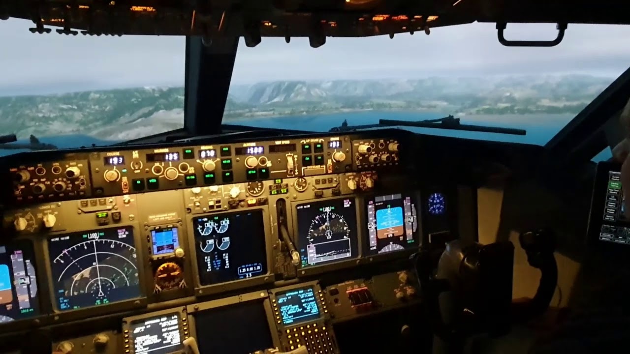 B-737 simulator. VFR landing from North Alta. (LNAT)