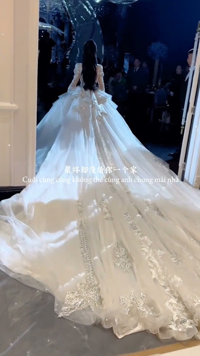 váy cưới của em giống như bông tuyết trắng