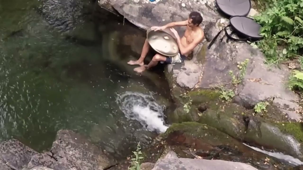 Handpan F low pygmy Meridian Gopro,Tascam,arrangement,nature,Tuscany italy (headphones recommended) auf YouTube ansehen Handpan F low pygmy Meridian Gopro,Tascam,arrangement,nature,Tuscany italy (headphones recommended) auf YouTube ansehen