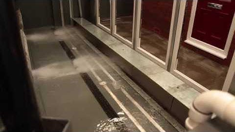 SAFB Rising in Test Tank - UK Flood Barriers