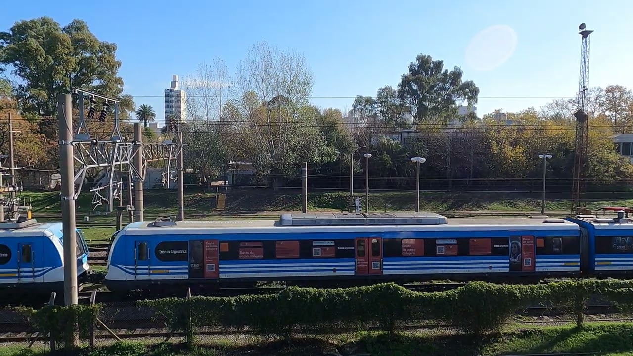 File:Estación Remedios de Escalada - coches del tren rápido Buenos Aires-La  Plata.JPG - Wikimedia Commons