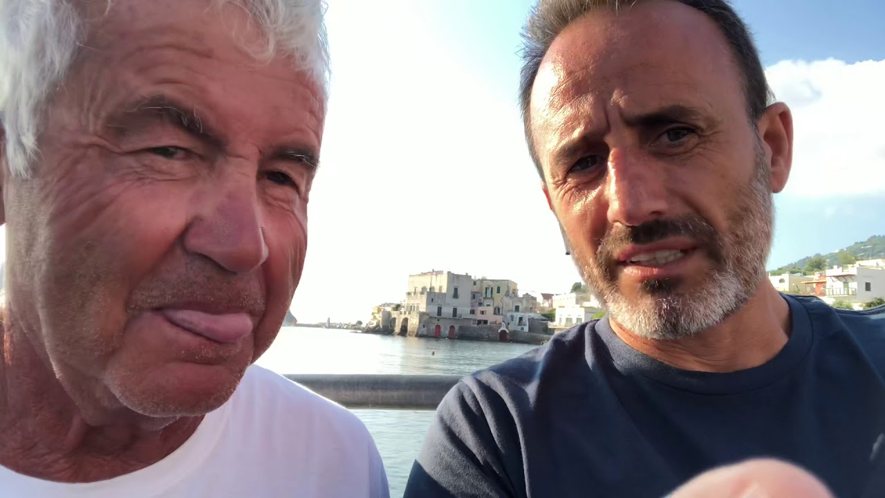 GAETANO, IL POETA PESCATORE DI ISCHIA DAL CUORE D’ORO - YouTube