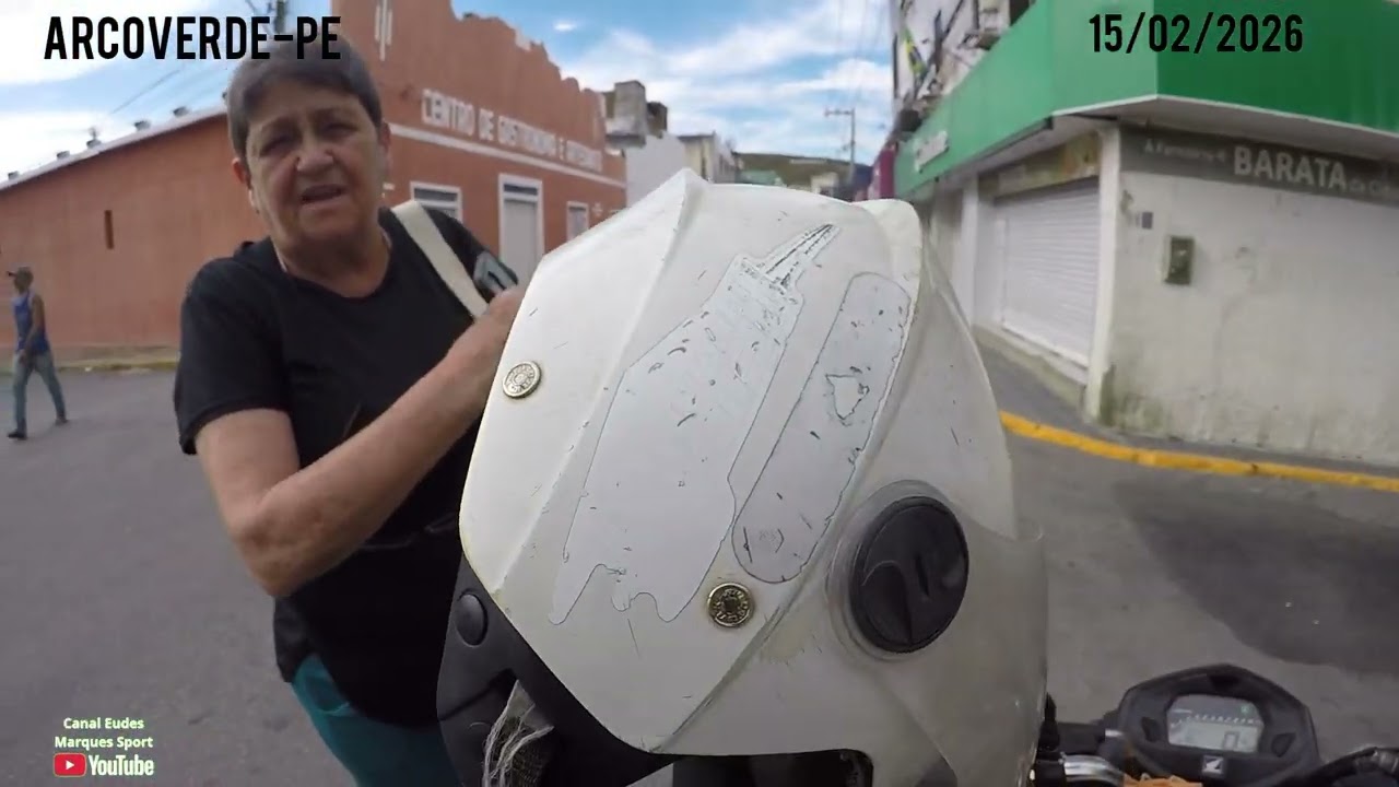 Domingo de Carnaval e a cidade está um pouco deserta