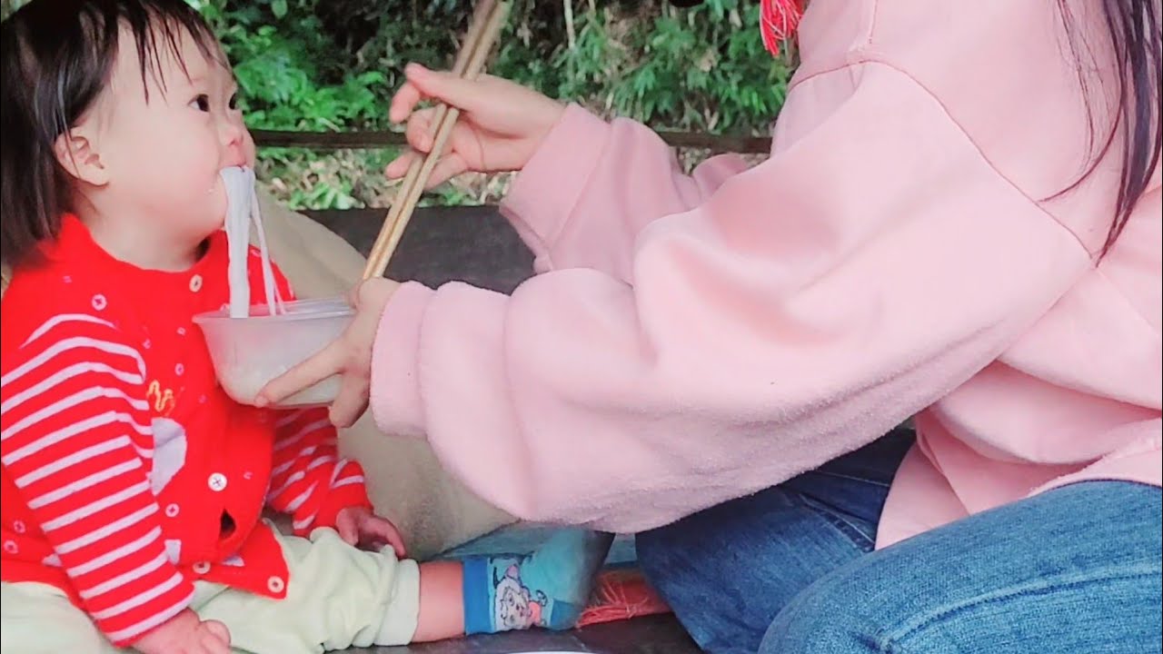 The daily struggles of a single mother and her child.