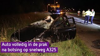 Auto volledig in de prak na botsing op snelweg A325