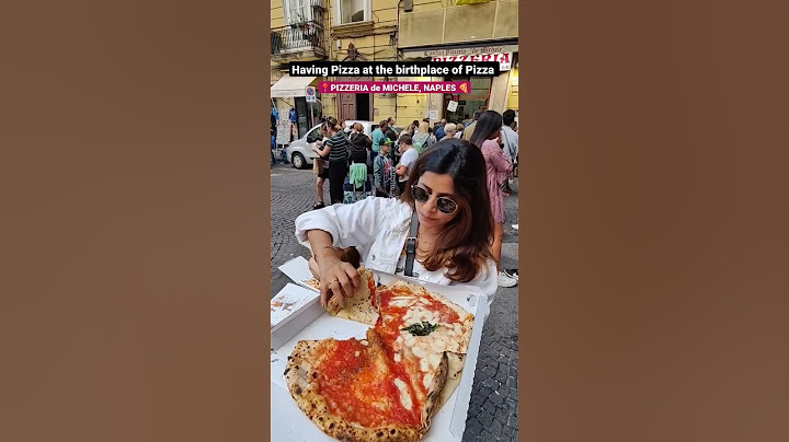 Having the best Pizza of the World at Pizzeria de Michele, Naples #italy #travelshorts #pizza