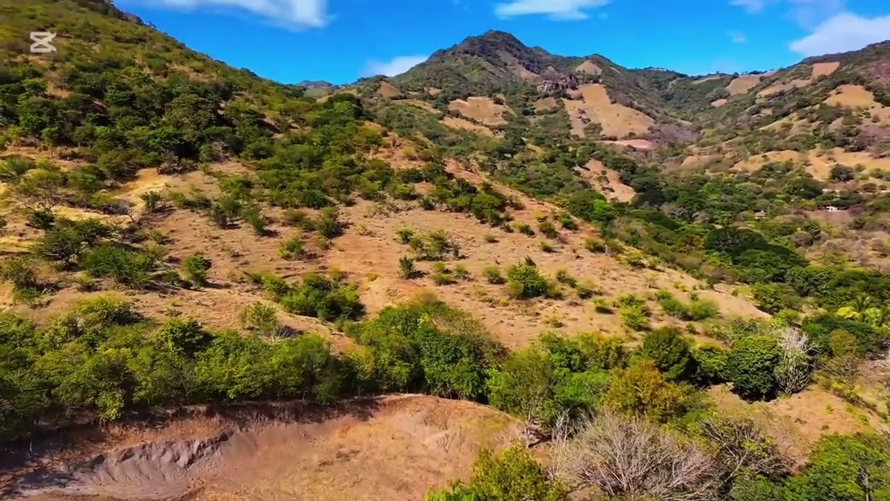El corral de Piedra Los Luceritos de Michoacán: vista aérea de San Cristóbal de Linaca.