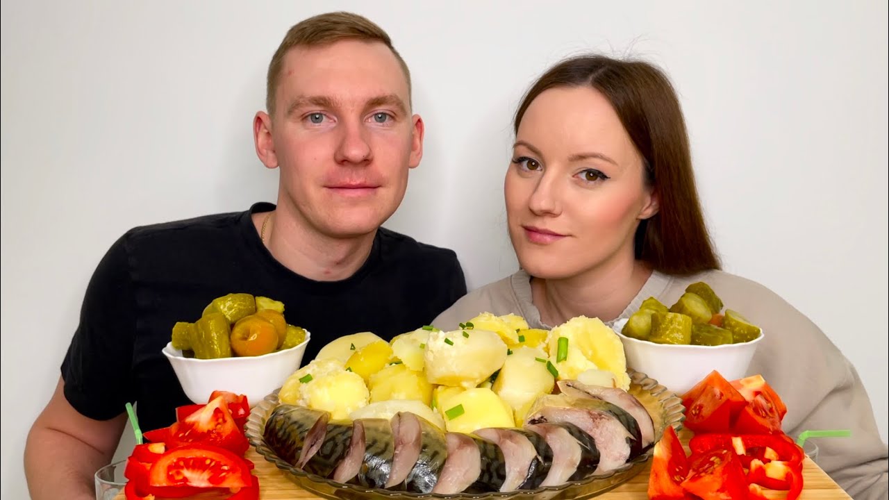 МУКБАНГ КАРТОШКА СО СКУМБРИЕЙ соленые огурцы ответы на вопросы MUKBANG POTATOES WITH MACKEREL