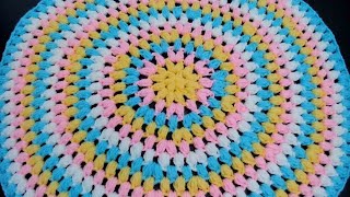 Crochet Round Blanket or rug. How to crochet in the round and KEEP IT FLAT. Crochet puff stitch