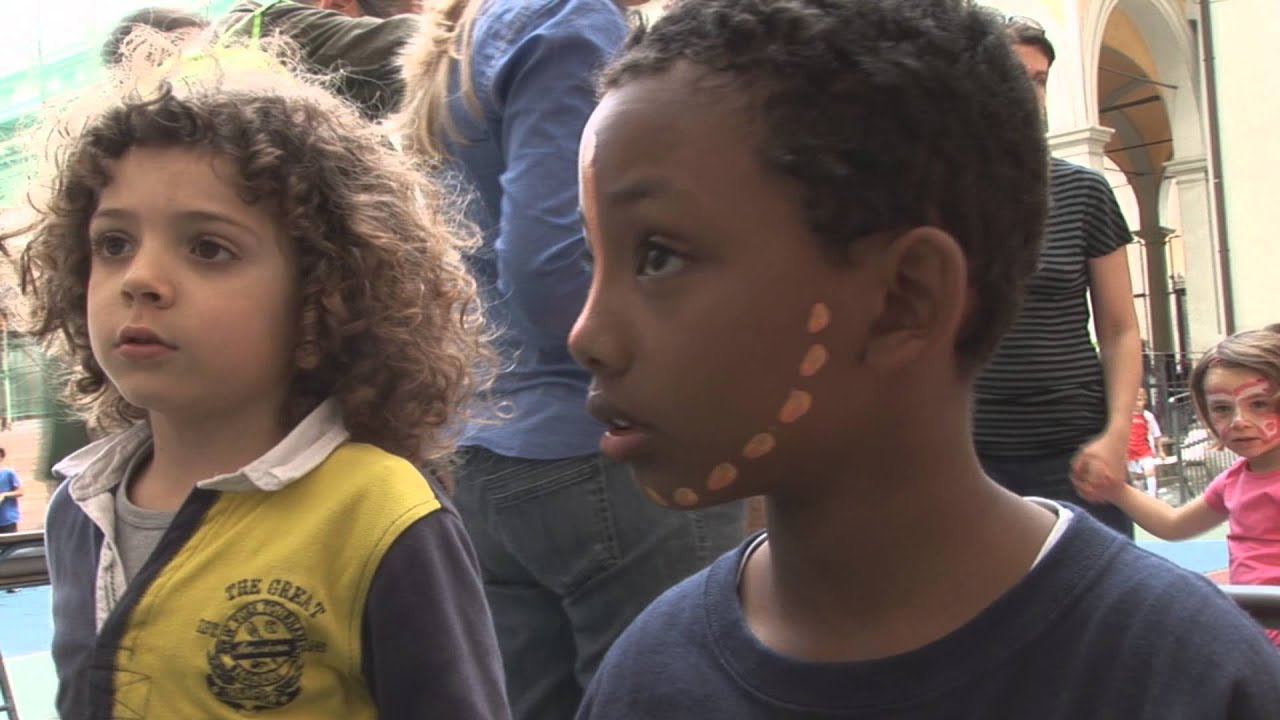 UNA CITTA' A MISURA DEI BAMBINI 2013 - YouTube