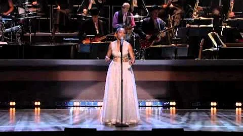 Heather Headley live singing "Reach Out and Touch"...