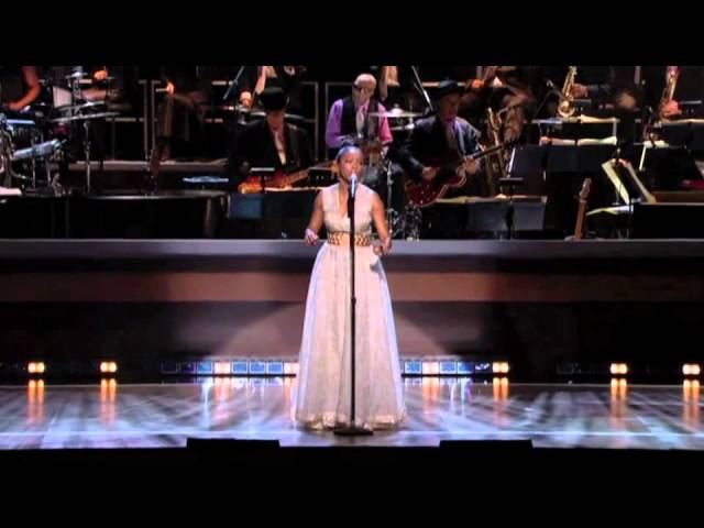 Heather Headley live singing "Reach Out and Touch" at the John F. Kennedy Center