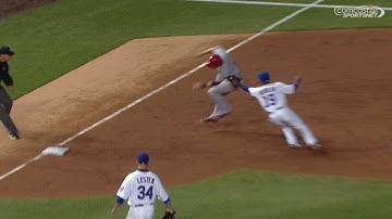 CIN@CHC: Soler throws out Cozart at third in the 2nd