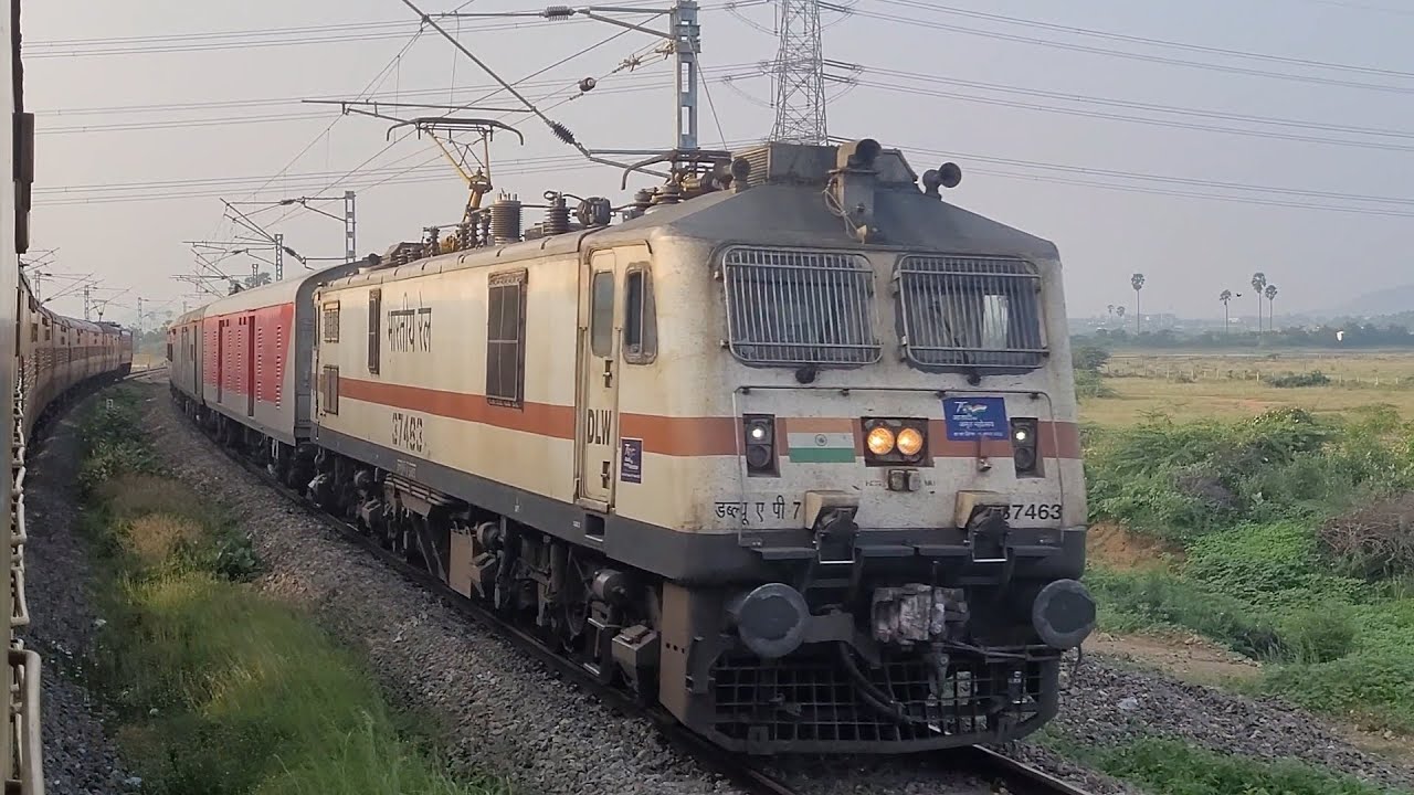 Perfect Crossing of Train 12666 Howrah Superfast Express with ...