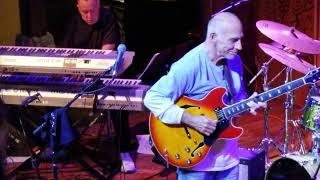 Larry Carlton - Black Cow (11/6/2021)