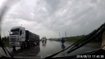 Truck Swerves into Oncoming Traffic || ViralHog