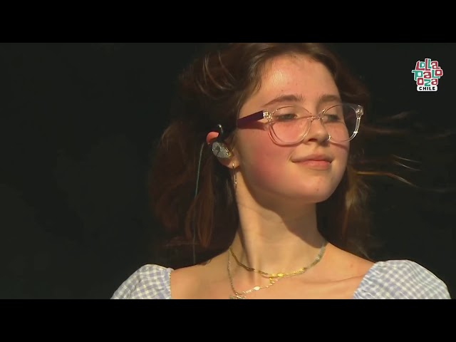 Clairo - Flaming Hot Cheetos (Live) - Lollapalooza Chile 2019 class=