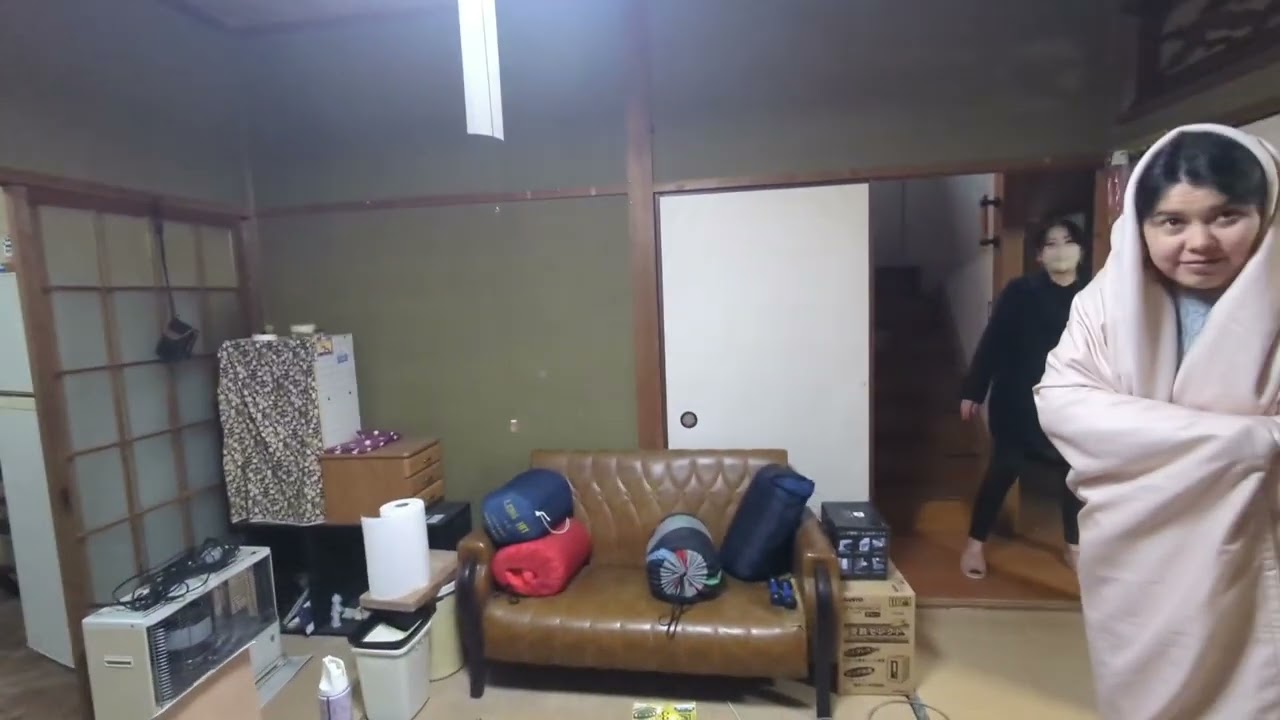 Осмотр странного дома под аренду и старого дачного домика в горах, интерьер старого японского дома