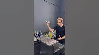 Class in progress 💪🍸 #bartender #lesson #tutorial #flair