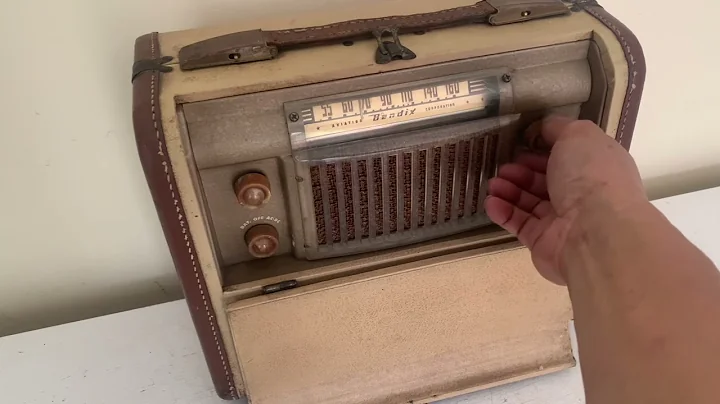 Saddle Tan 1946 Bendix Aviation Model 687A AM Portable Vacuum Tube Radio Excellent Condition!
