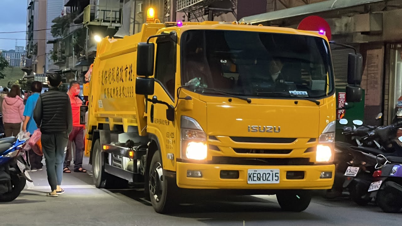 新車上路，新北市環保局蘆洲區垃圾車KEQ-0215收運（廚餘車播音）Taiwan Garbage Truck in New Taipei city，Taiwan (ゴミ収集車、대만 쓰레기차 )