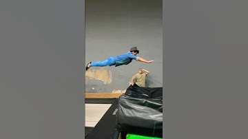 FrontFlip Tutorial 🔥 Easy Trampoline versión ☝️😉 Alex Destreza